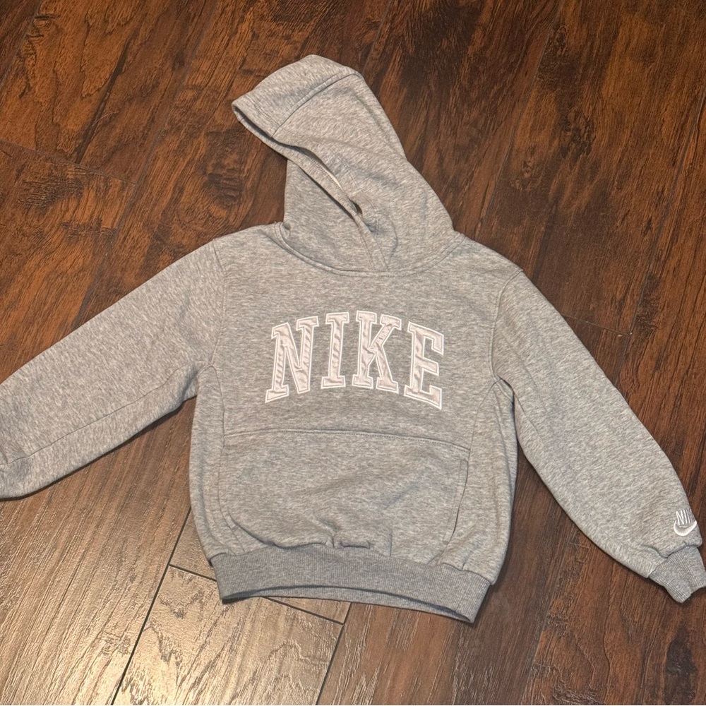 Nike Hoodie Pullover Youth Medium 5-6 yr Gray‎ White Spell Out Fleece Sweatshirt